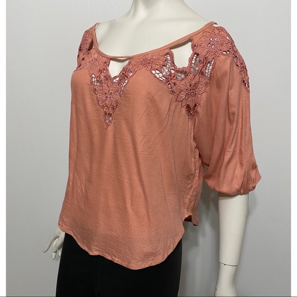 Tiare Hawaii Atlantis Lace Trim Blouse - Picture 5 of 12